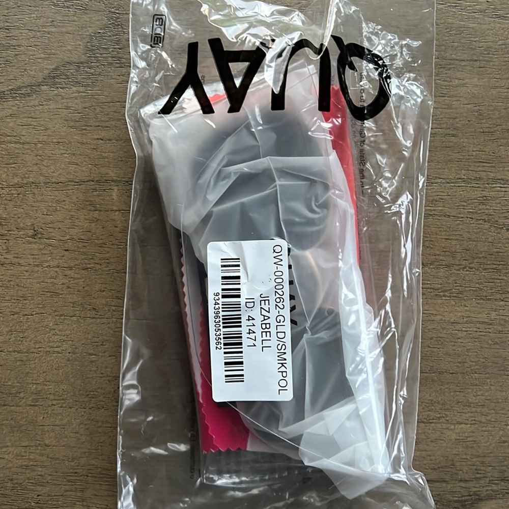 BRAND NEW NEVER OPENED Quay Jezebel POLARIZED sunglasses